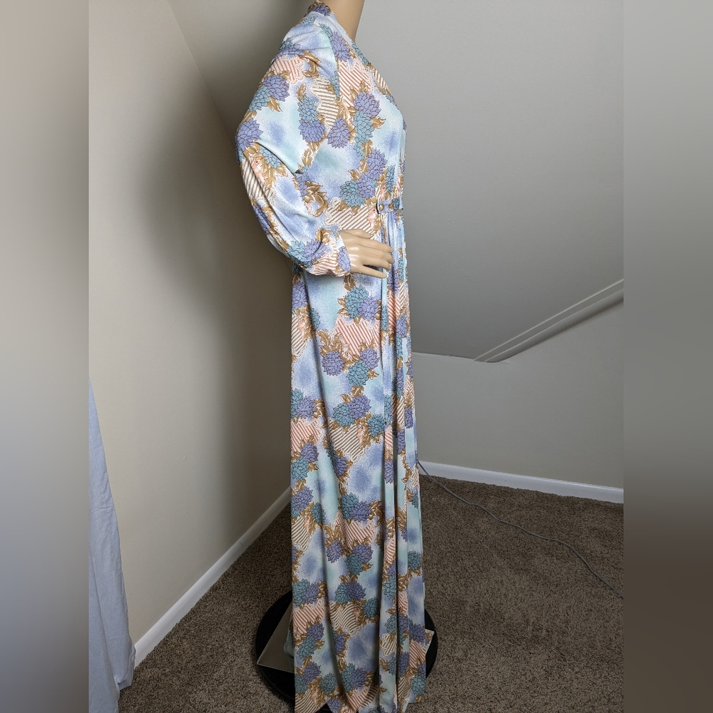 Flowing Vintage Gown With Unique Pattern - image 6